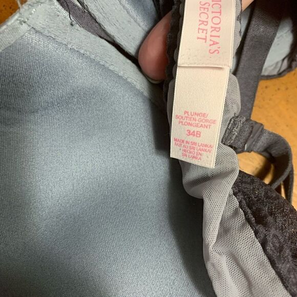 Victoria’s Secret Gray with Overlay Plunge Bra size 34B - Picture 7 of 7